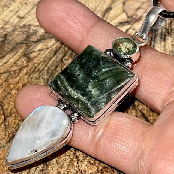 Silver Sheen Seraphinite & Rainbow Moonstone Pendant 2 7/8” - Picture 1 of 8